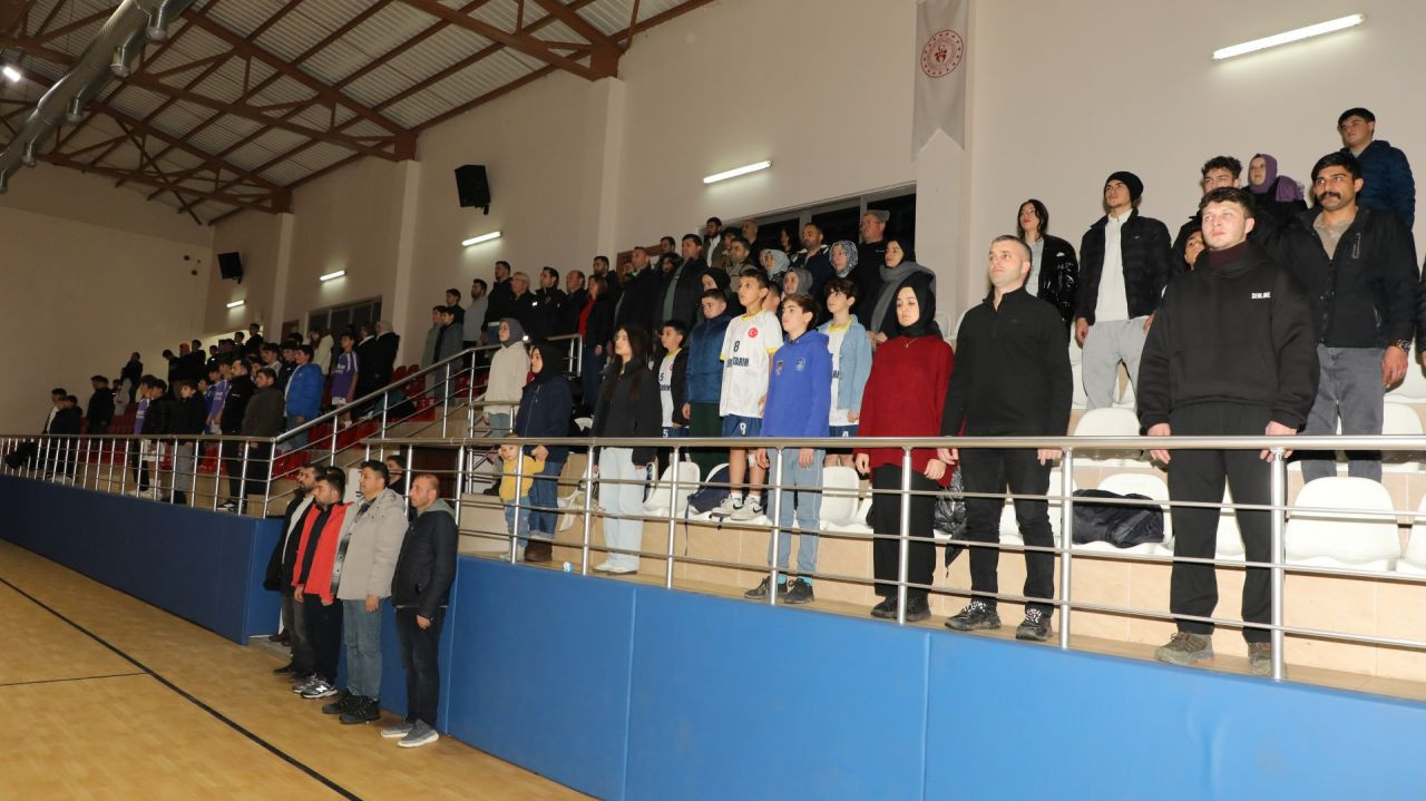 Ferizli’de Futsal Turnuvası Kupası’nın Sahibi Kemalpaşa FK Oldu - Sayfa 4