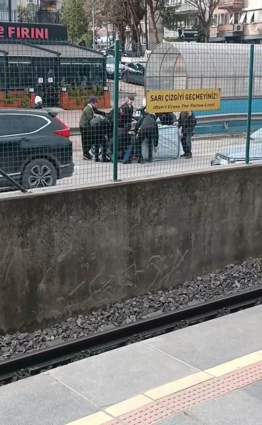 Bursa’da Şiddetli Rüzgar Mini Otomobili Devirdi - Sayfa 1