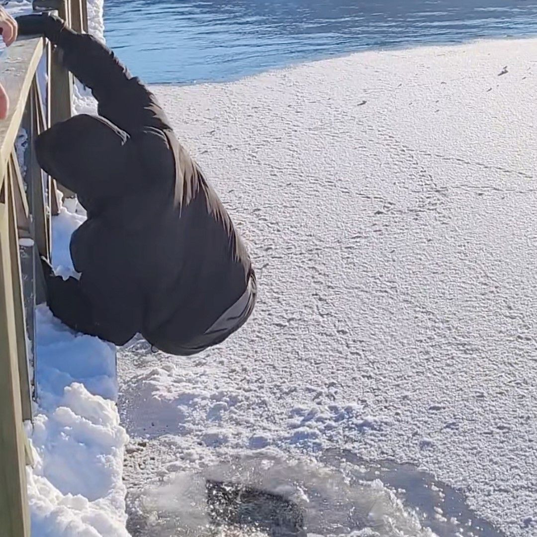 Donmuş Gölde Buz Kırıldı: Suya Düşmekten Son Anda Kurtuldu - Sayfa 3