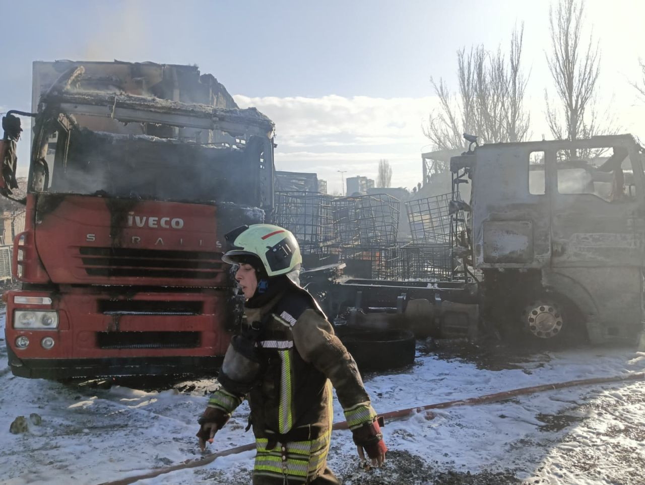 Yenimahalle’de Yediemin Otoparkında Tır Yangını - Sayfa 1