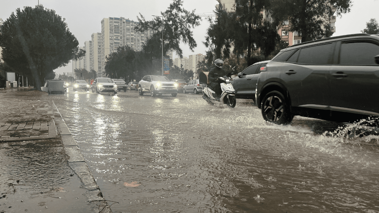 Sağanak Ve Fırtına Hayatı Felç Etti - Sayfa 1