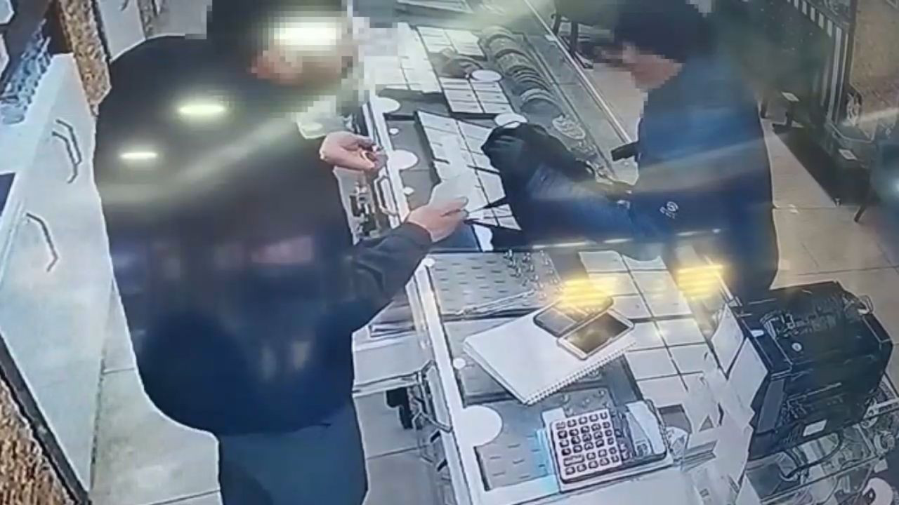 Pendik’te Oyuncak Silahla Kuyumcu Soygunu Girişimi: Şüpheli Tutuklandı - Sayfa 1