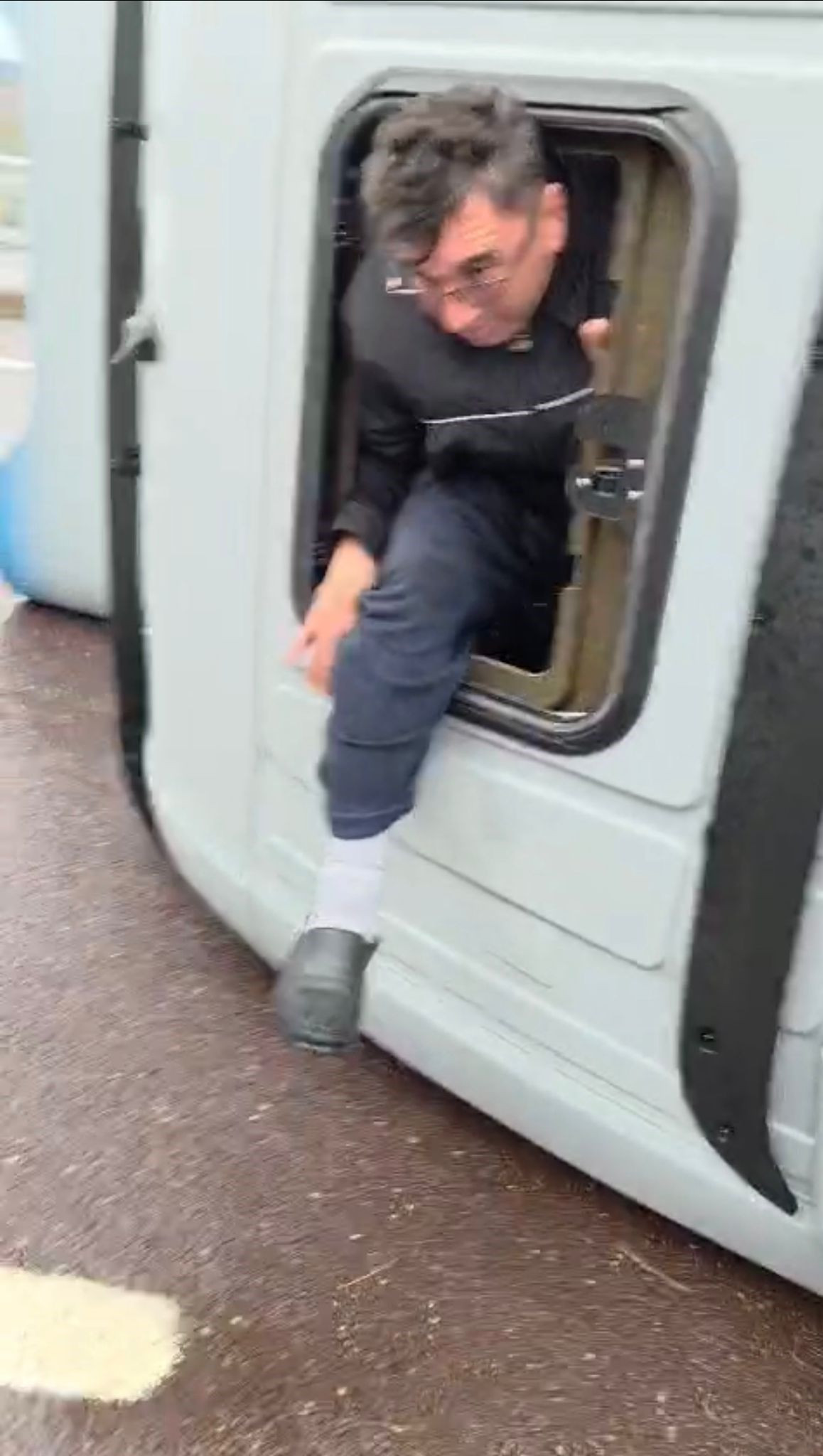 Fırtına Otobanda Tırı Devirdi - Sayfa 4