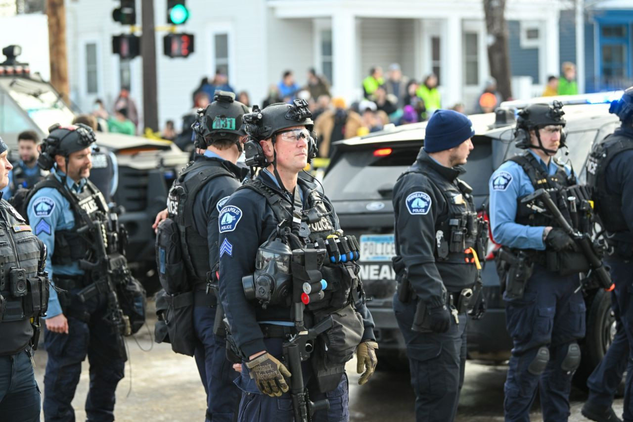 ICE Ajanlarının Olayları Büyüyor! - Sayfa 3