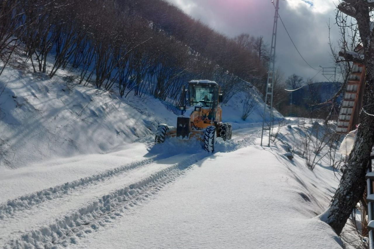 Hendek'te Ekipler Karla Mücadele Çalışmalarına Devam Ediyor - Sayfa 3