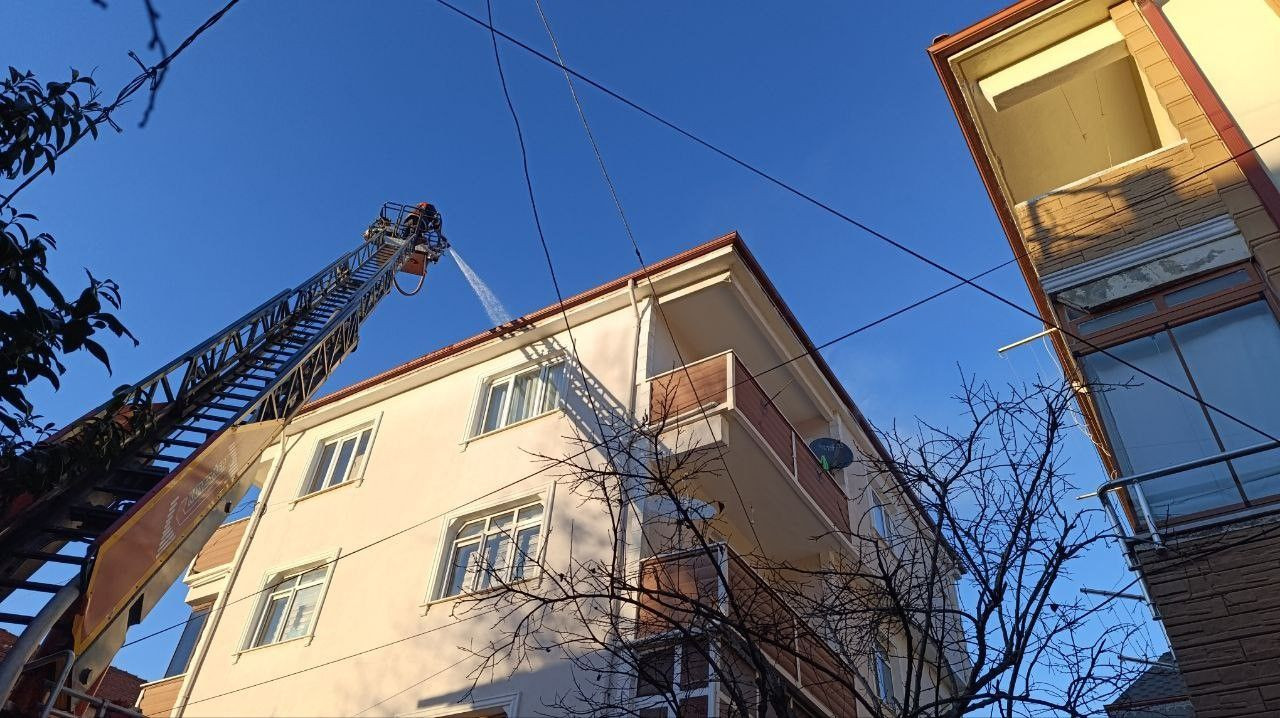 Karasu’da Mangal Yangını: Çatı Alevlere Teslim Oldu - Sayfa 2