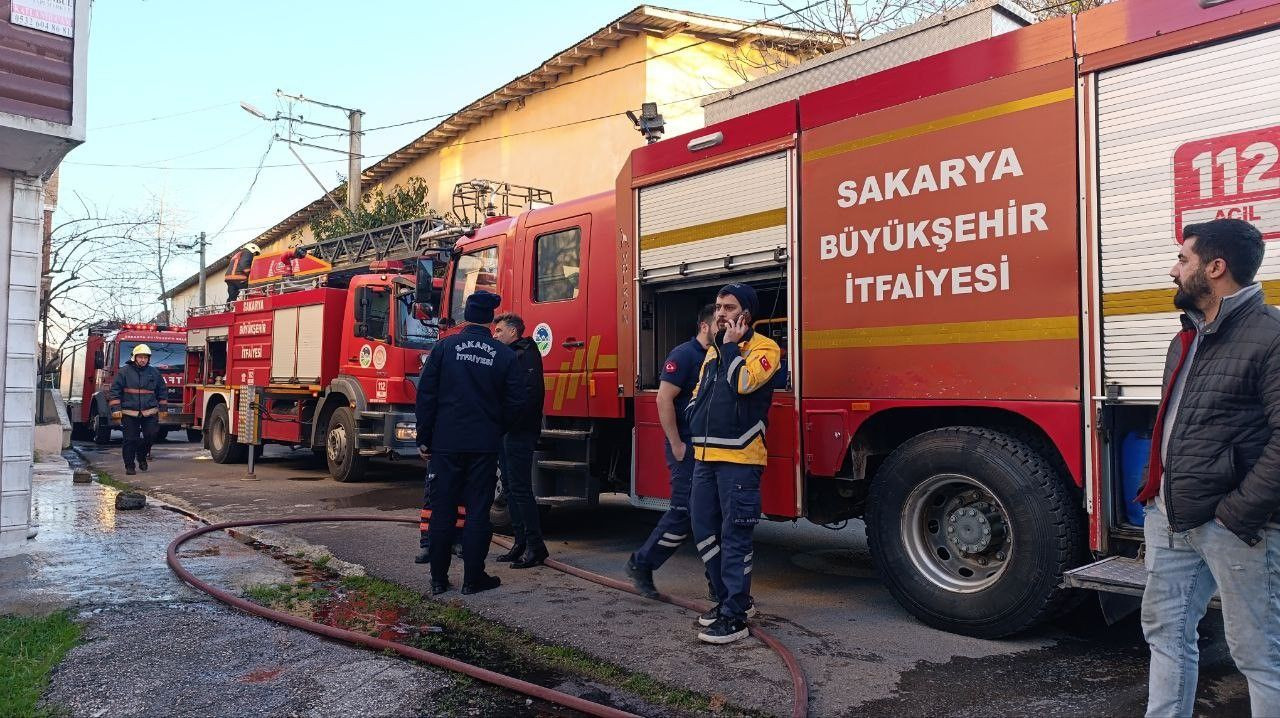 Karasu’da Mangal Yangını: Çatı Alevlere Teslim Oldu - Sayfa 3
