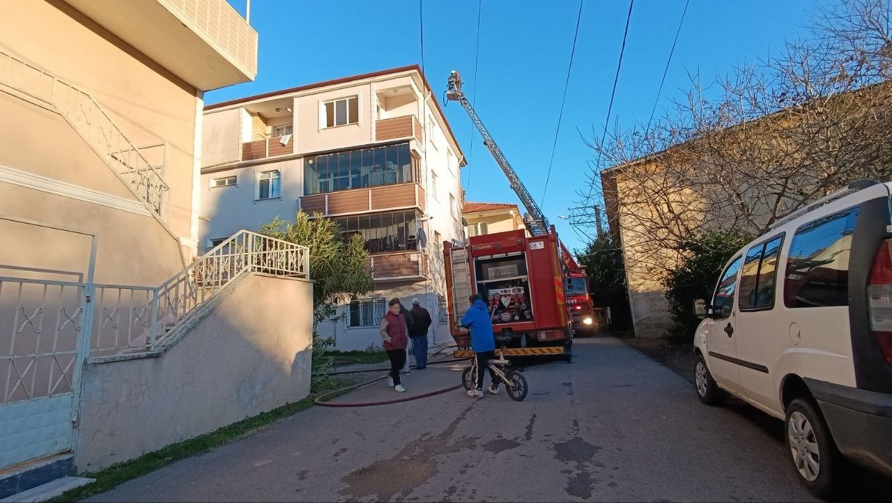 Karasu’da Mangal Yangını: Çatı Alevlere Teslim Oldu - Sayfa 4