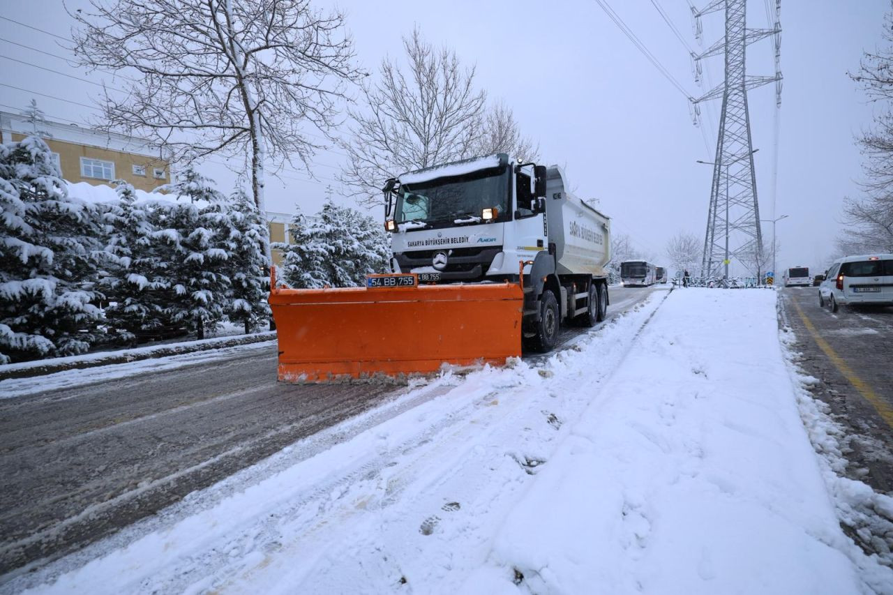 Büyükşehir 48 Araç Ve 100 Kişilik Timle Karla Mücadele Mesaisinde - Sayfa 3