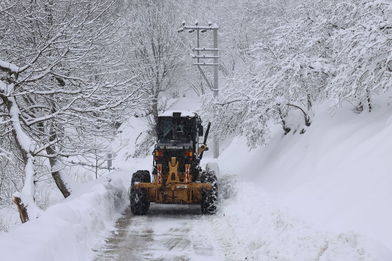 Büyükşehir Duraksız Kar Mesaisiyle Grup Yollarının Tamamını Ulaşıma Açtı - Sayfa 2