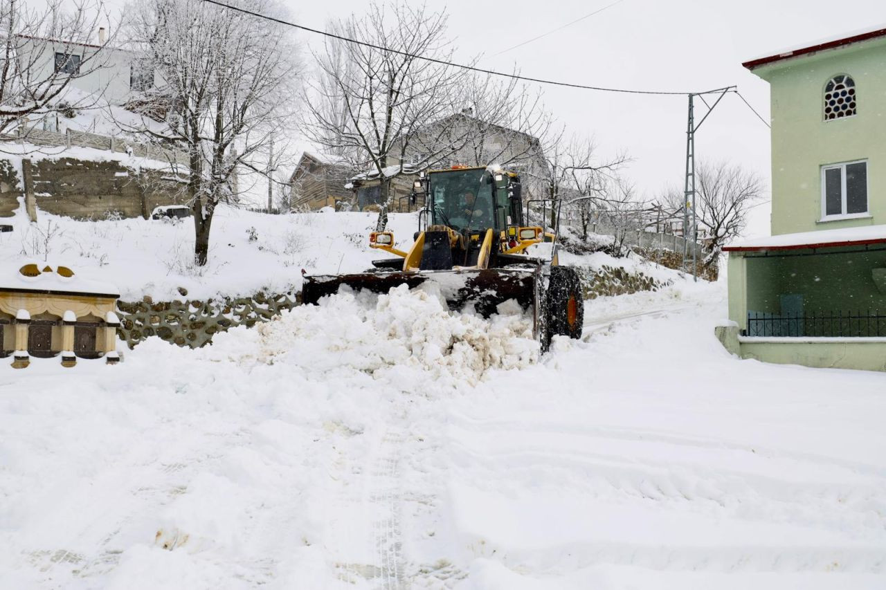 Büyükşehir Duraksız Kar Mesaisiyle Grup Yollarının Tamamını Ulaşıma Açtı - Sayfa 3
