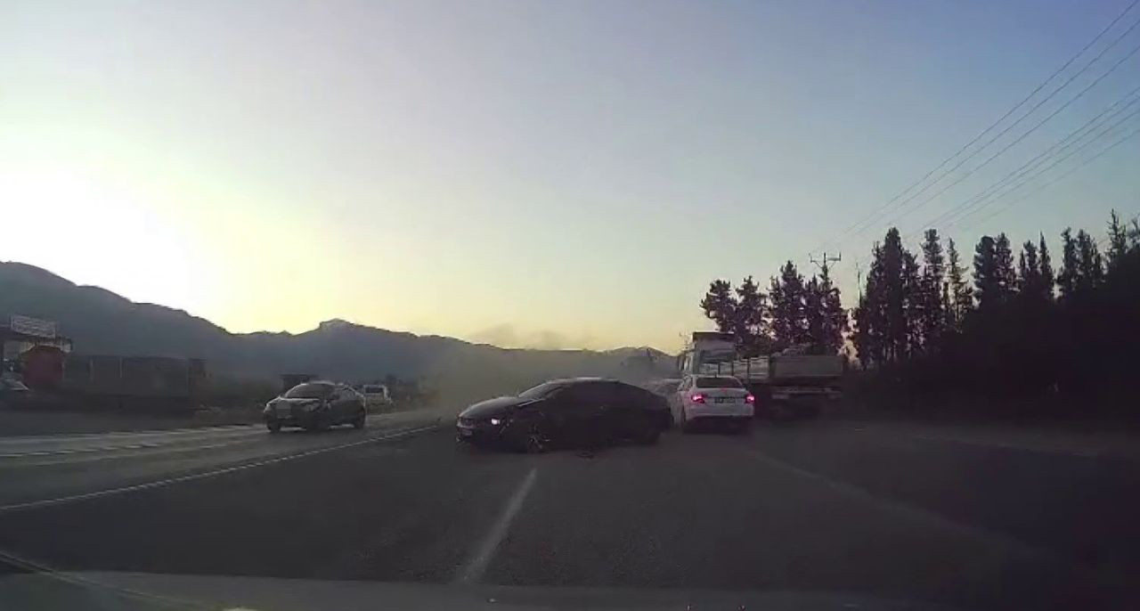 Zincirleme Kaza: 5 Araç Çarpıştı, 4 Yaralı - Sayfa 1