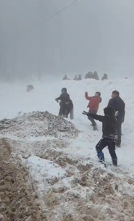 Jandarma Çocuklarla Kar Topu Savaşı Yaptı - Sayfa 2