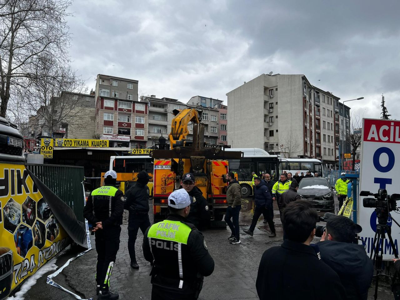 Esenler’de İETT Otobüsü Otoparka Daldı - Sayfa 2