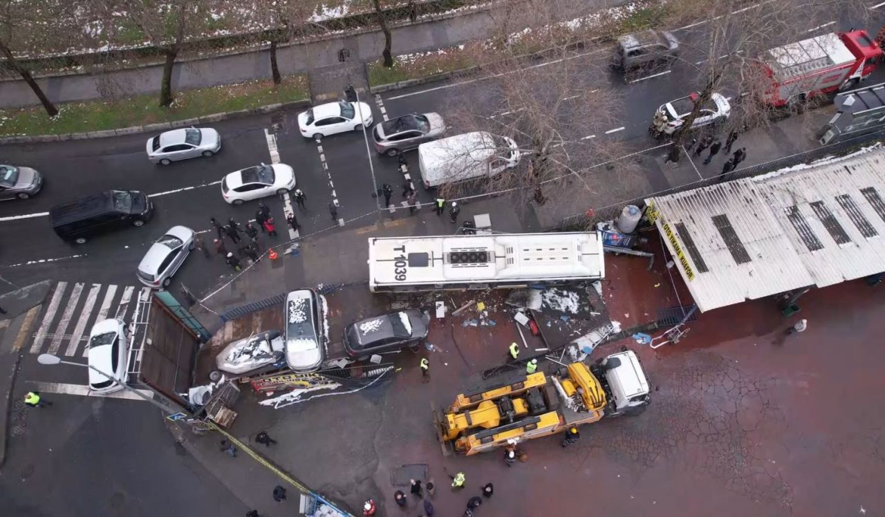 Esenler’de İETT Otobüsü Otoparka Daldı - Sayfa 3