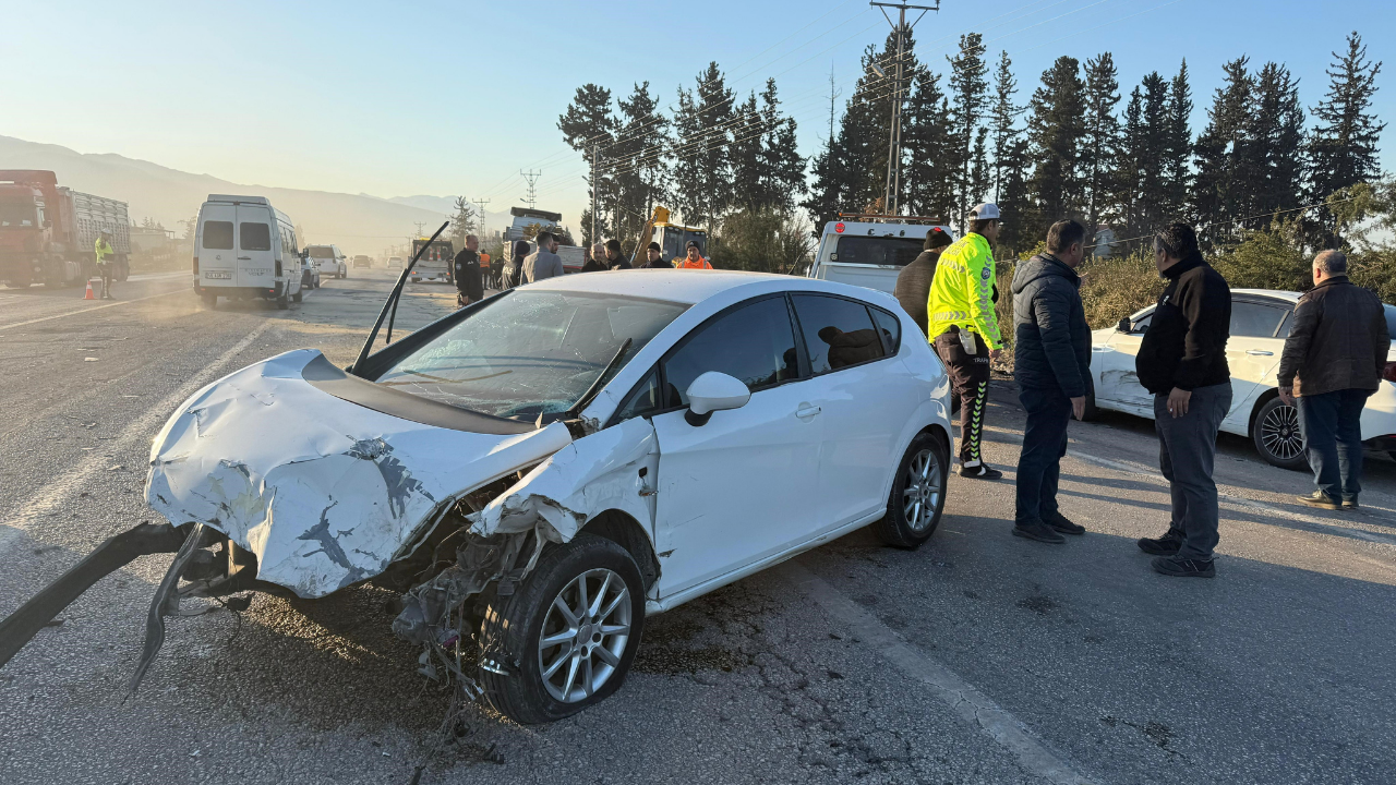 Zincirleme Kaza: 5 Araç Çarpıştı, 4 Yaralı - Sayfa 2