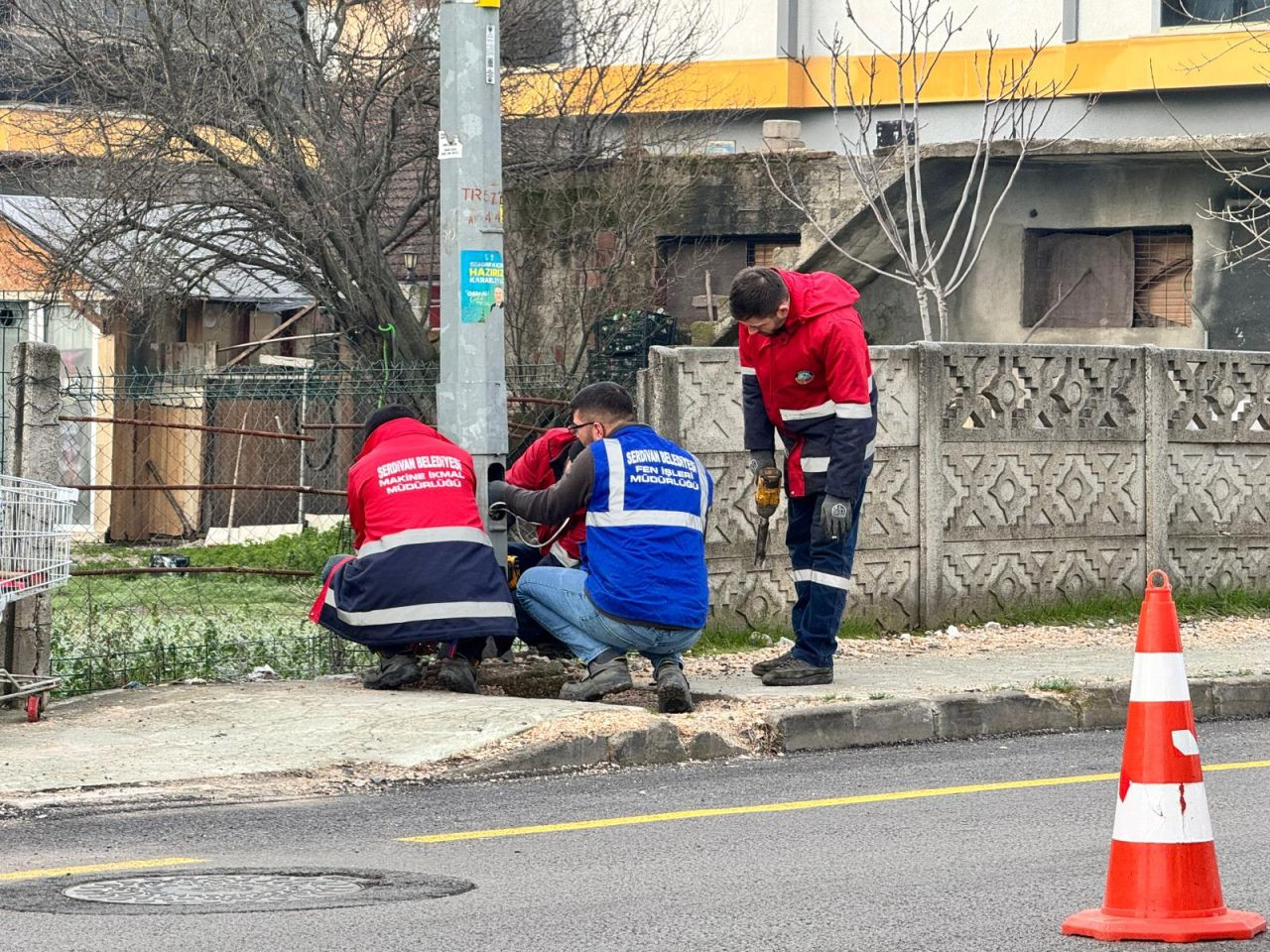 Serdivan’da Yol ve Aydınlatma Çalışmaları Aralıksız Sürüyor - Sayfa 1