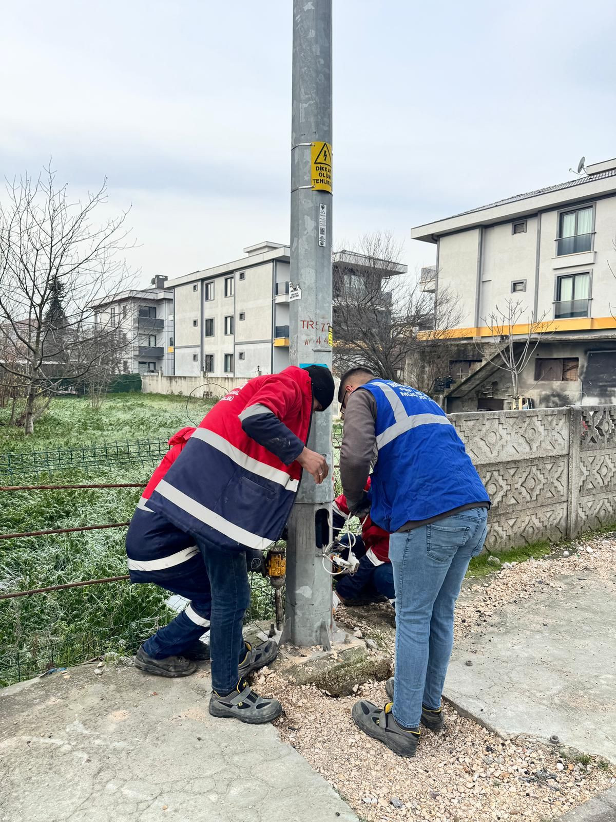 Serdivan’da Yol ve Aydınlatma Çalışmaları Aralıksız Sürüyor - Sayfa 2