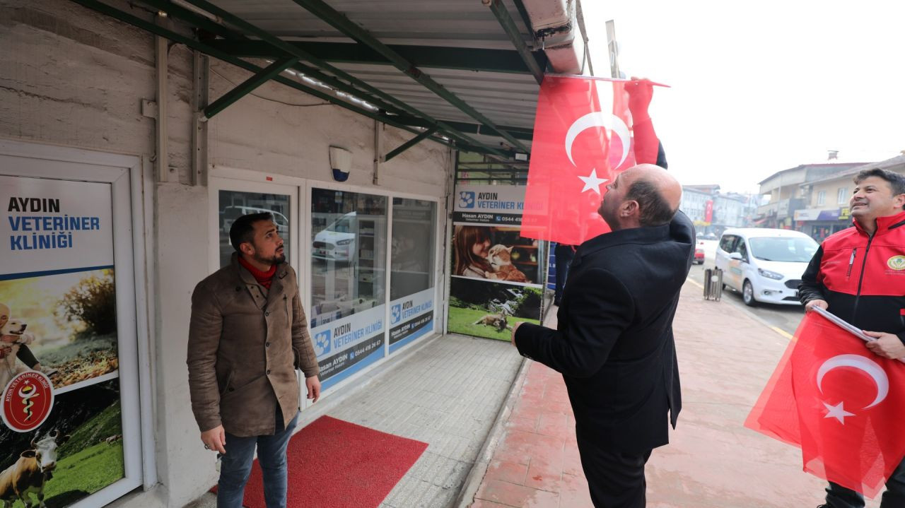 Başkan Ata İlçeyi Al Bayraklarla Donattı - Sayfa 3