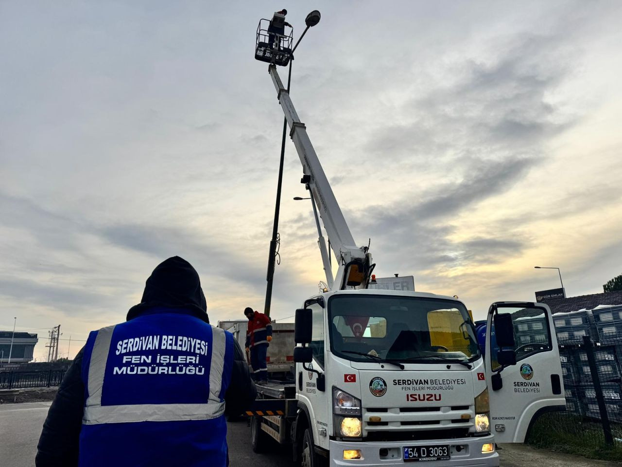 Serdivan’da Yol ve Aydınlatma Çalışmaları Aralıksız Sürüyor - Sayfa 4