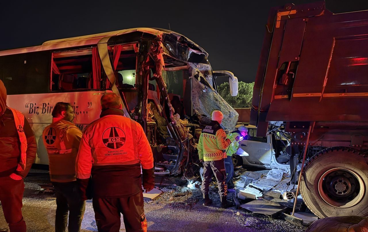 Sakarya TEM Otoyolu’nda Zincirleme Kaza: 1 Ölü, Yaralı Sayısı 27’ye Yükseldi - Sayfa 1