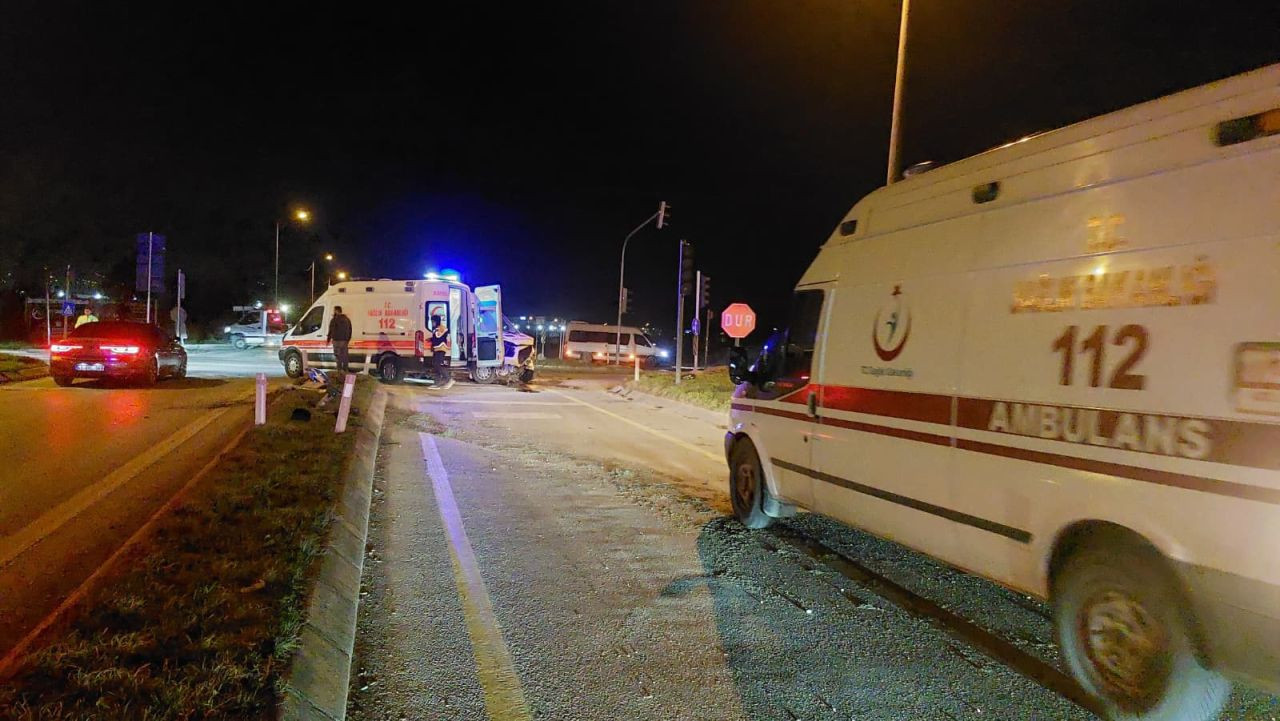 Akyazı’da Ambulans ile Otomobil Çarpıştı: 1 Yaralı - Sayfa 4