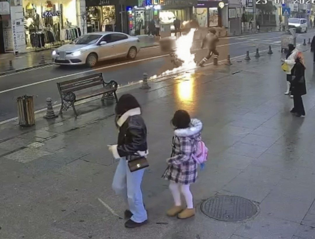 Seyir Halindeki Motosiklet Alev Aldı: Sürücü Son Anda Kurtuldu - Sayfa 1