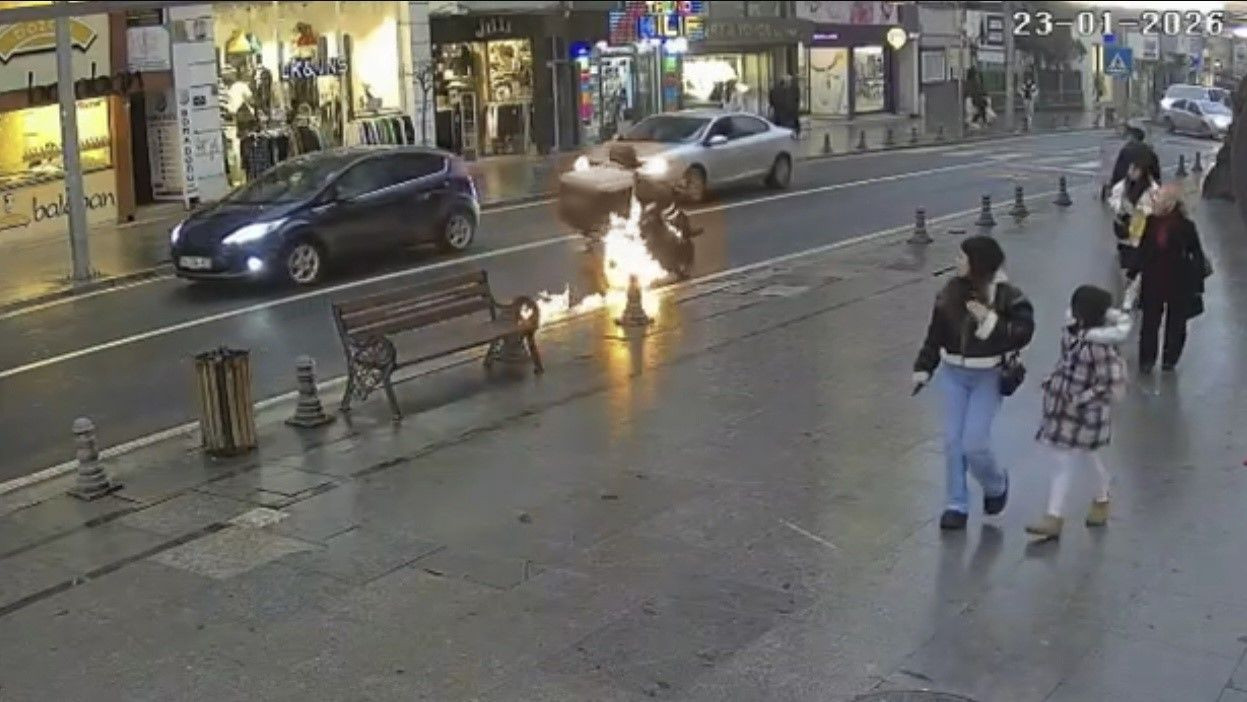 Seyir Halindeki Motosiklet Alev Aldı: Sürücü Son Anda Kurtuldu - Sayfa 3