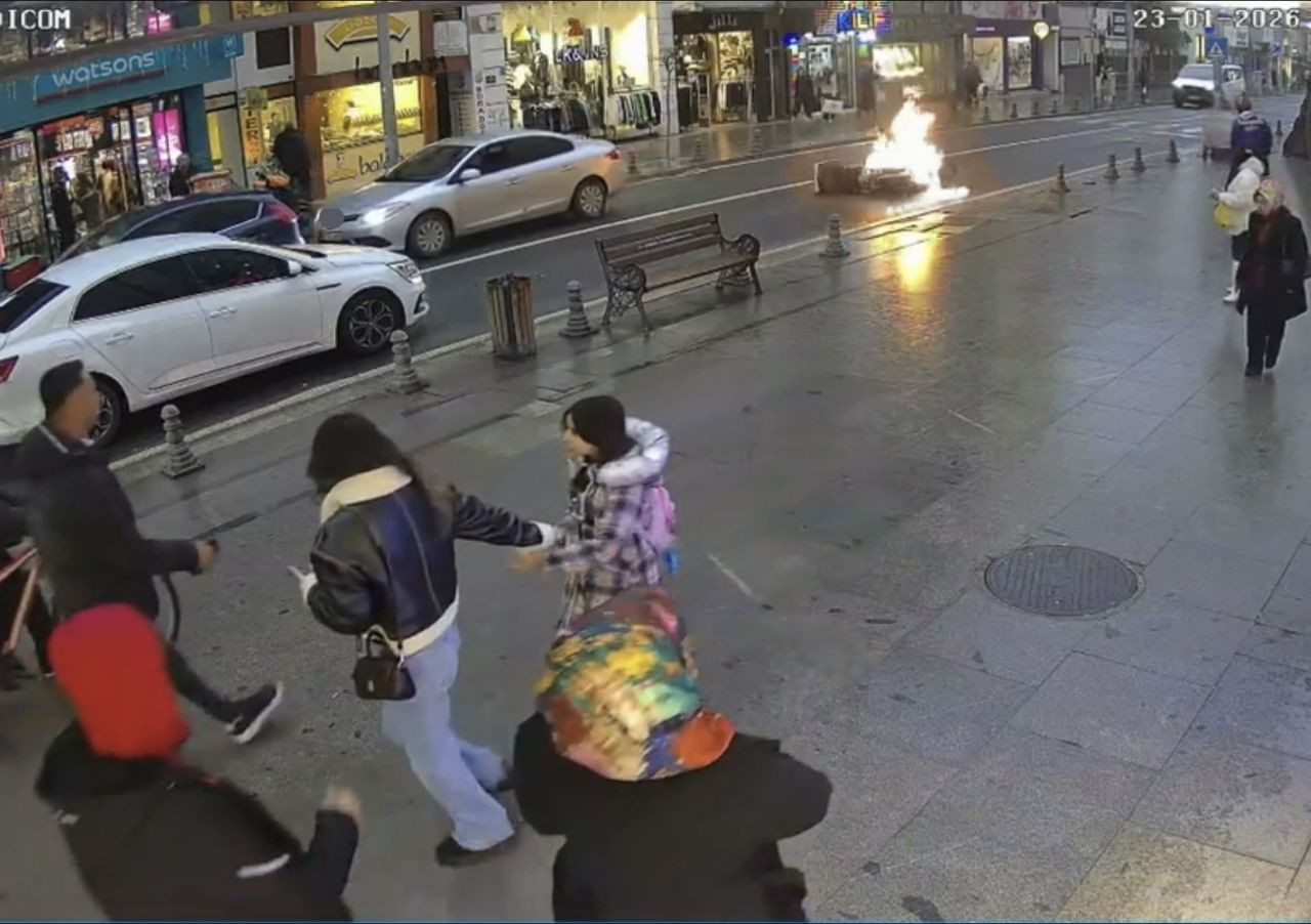 Seyir Halindeki Motosiklet Alev Aldı: Sürücü Son Anda Kurtuldu - Sayfa 4