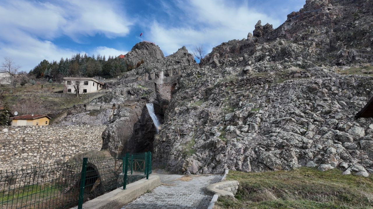 Kayıp Olarak Aranan 15 Yaşındaki Kız Çocuğu Dere Kenarında Ölü Bulundu - Sayfa 3