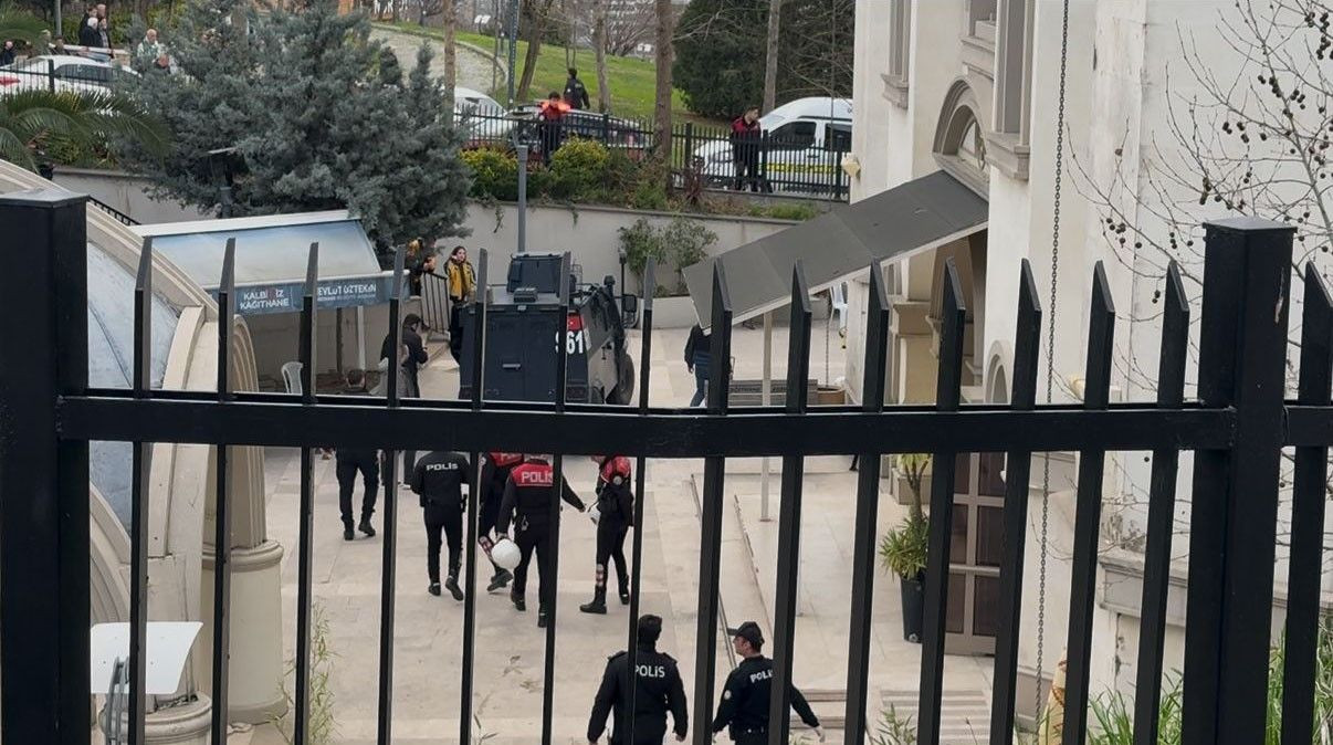 Kağıthane’de Cenazede Silahlı Saldırı: Ağabey Kardeşini Öldürdü - Sayfa 1