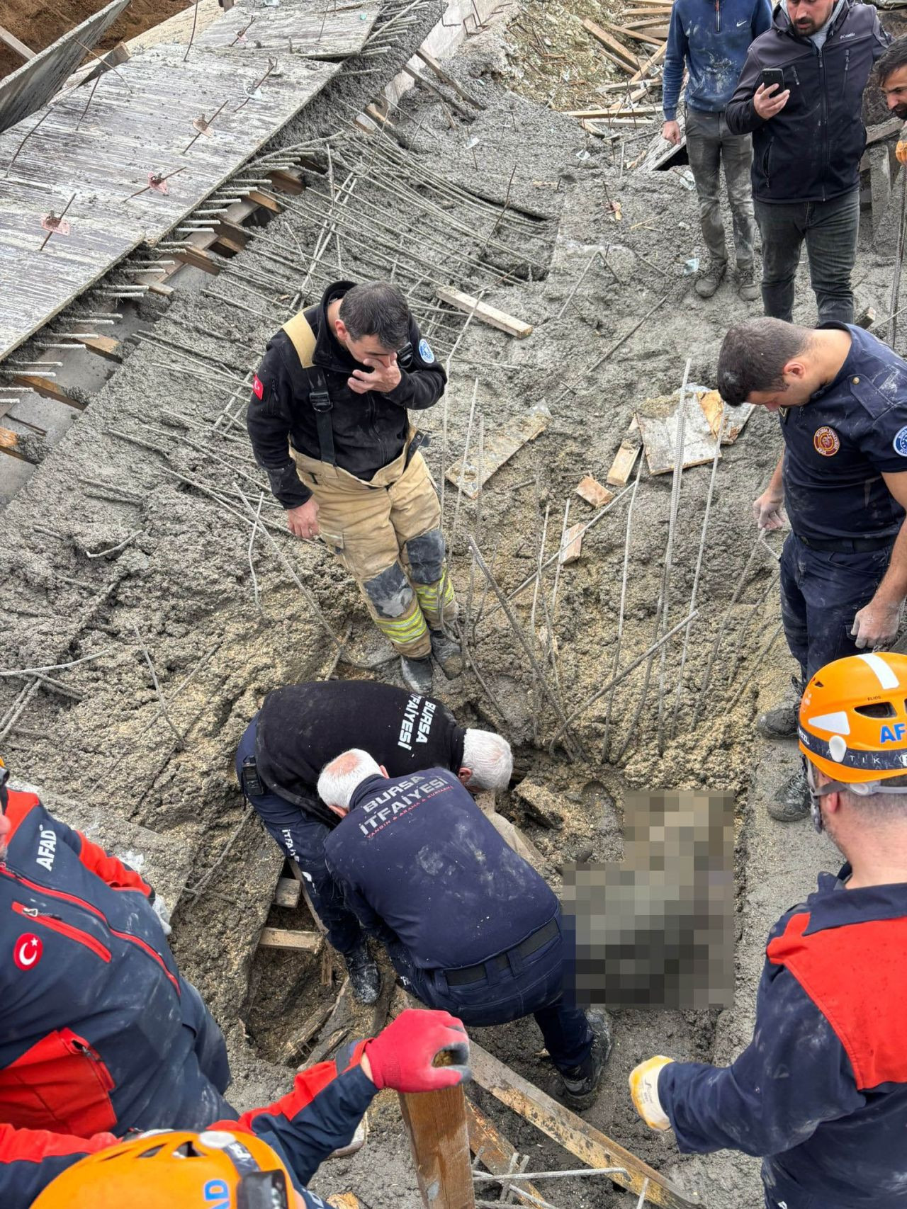 İnşaatta Beton Kalıp Çöktü: 1 İşçi Hayatını Kaybetti - Sayfa 1
