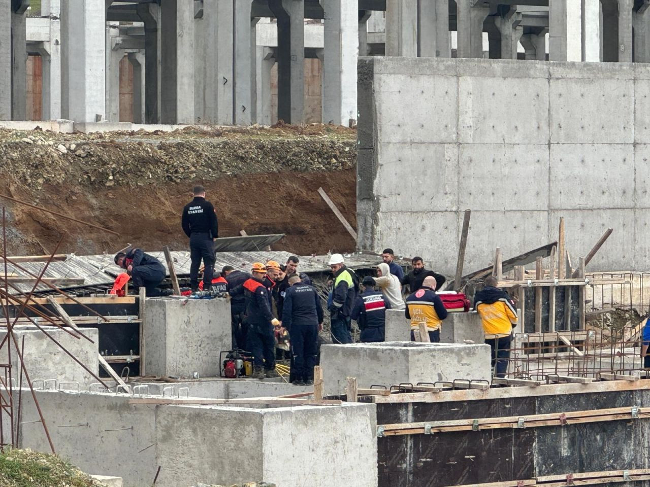 İnşaatta Beton Kalıp Çöktü: 1 İşçi Hayatını Kaybetti - Sayfa 4