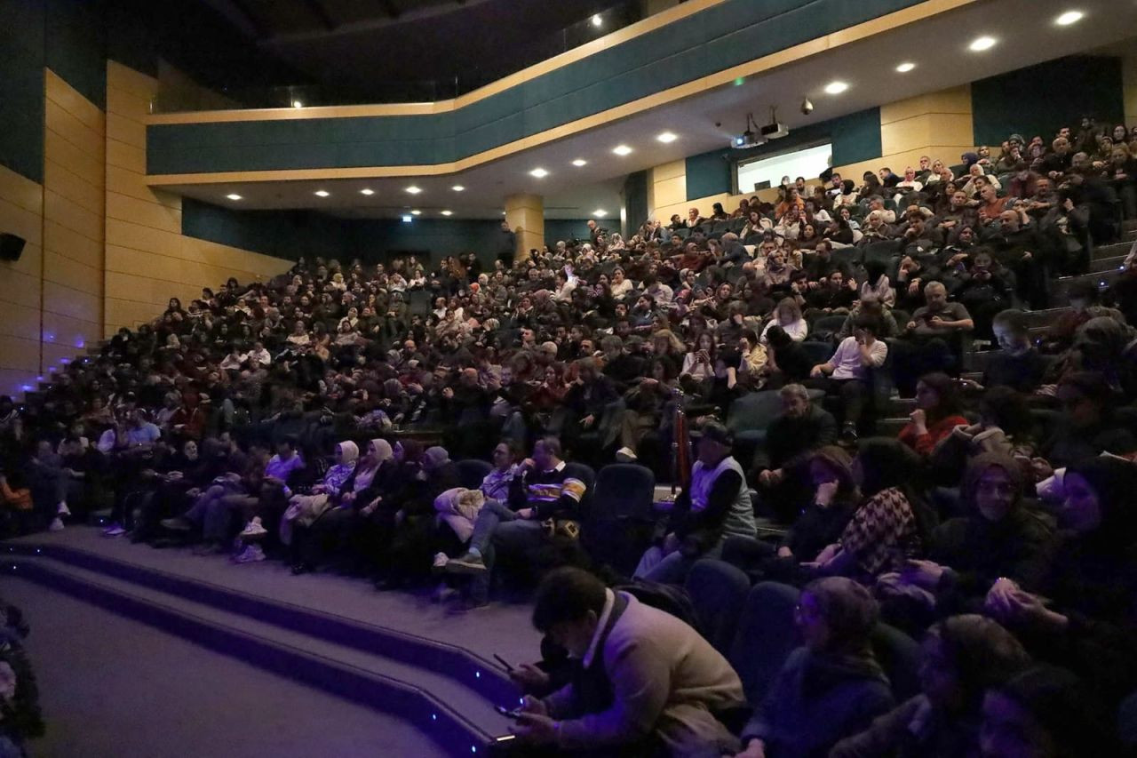 Usta Oyunculardan Unutulmaz Performans: “Güne Bakan Cam Kırıkları” - Sayfa 1