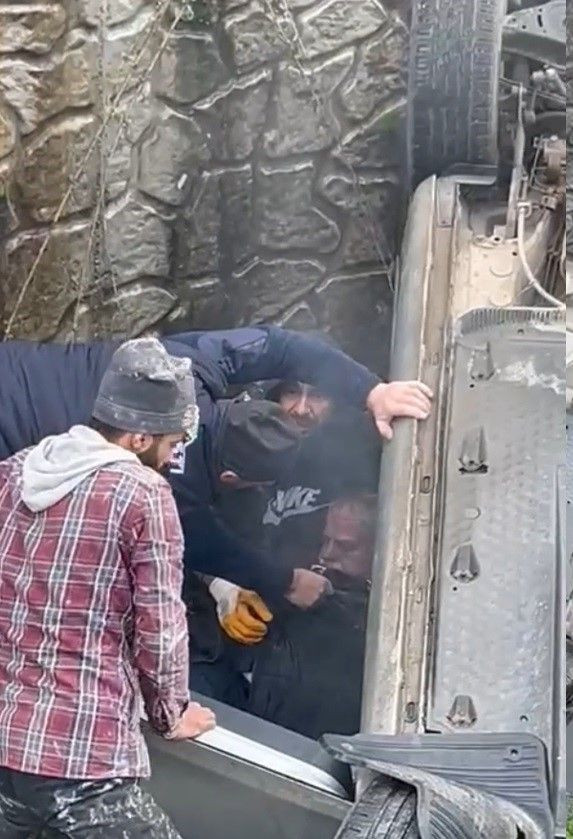 Sakarya’da Kanala Devrilen Otomobilin Sürücüsü Yaşamını Yitirdi - Sayfa 1