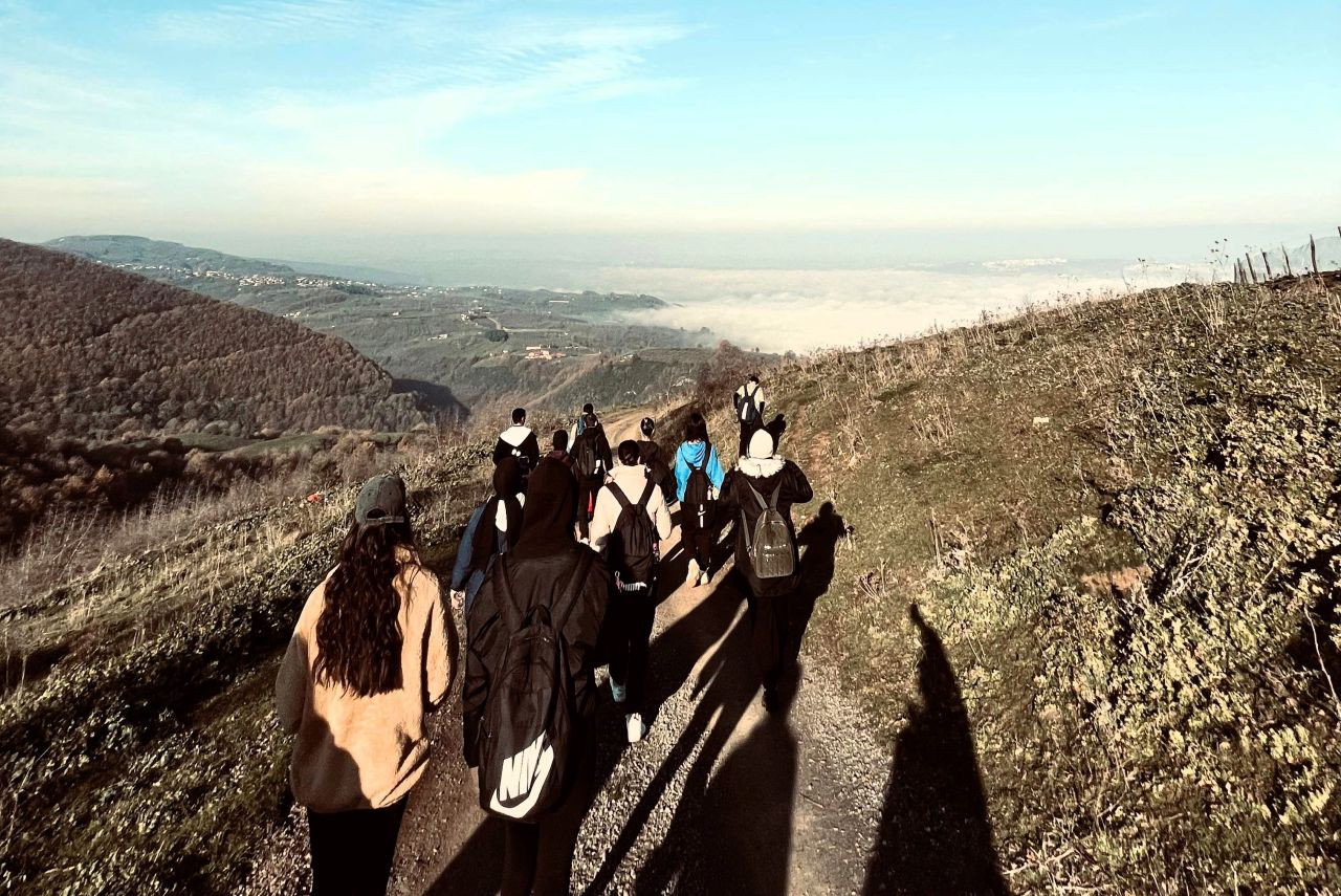 Hem Doğa Yürüyüşü Yaptılar Hem Çevreyi Temizlediler - Sayfa 1