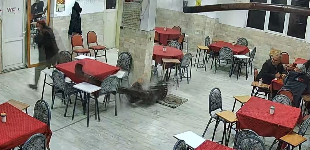 Sobaya Kolonya Döktüler, Saniyeler Sonra Bomba Gibi Patladı - Sayfa 4