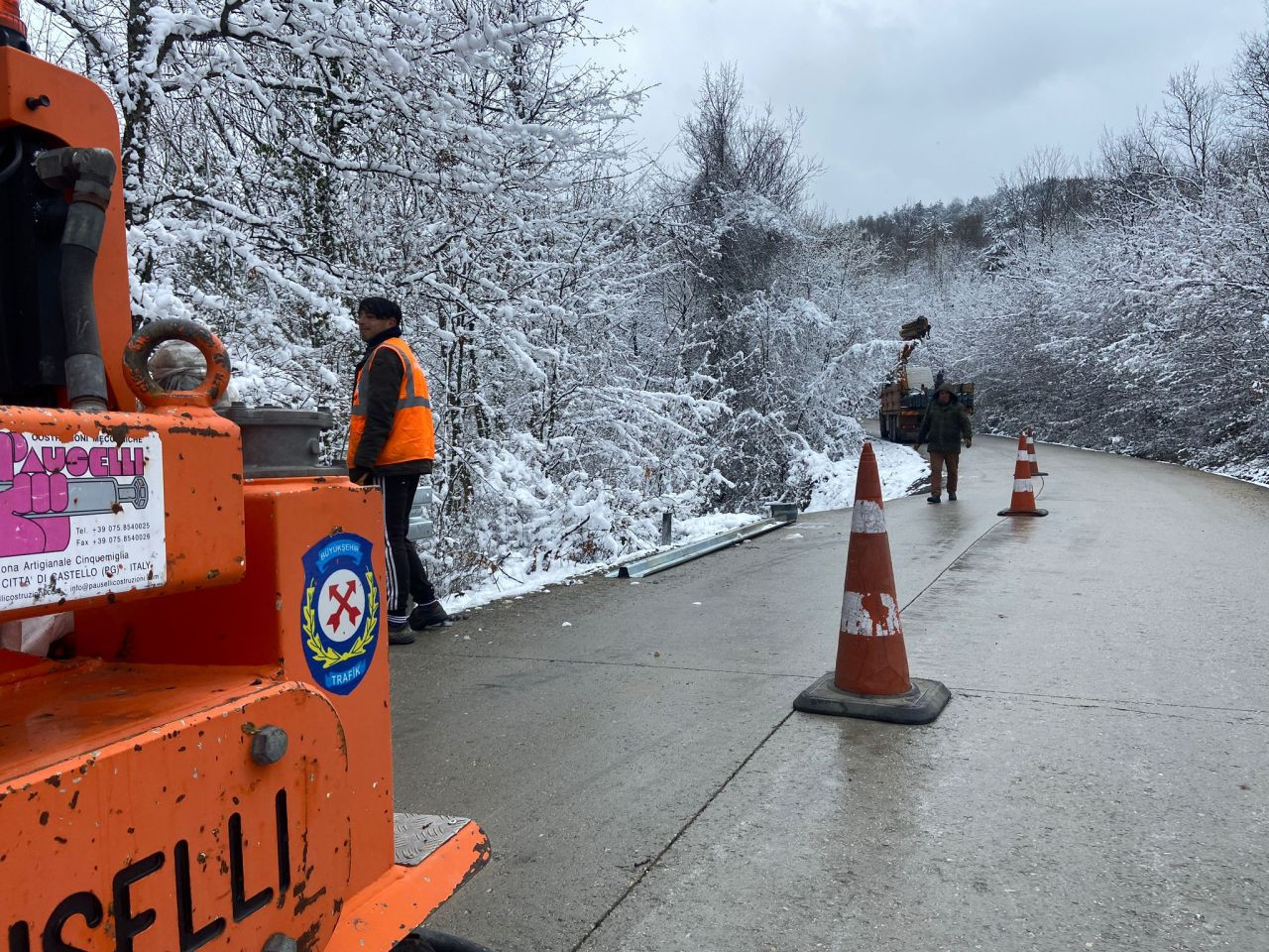 Büyükşehir’den Kuzeydeki 10 Mahalleye Çelik Bariyer - Sayfa 1