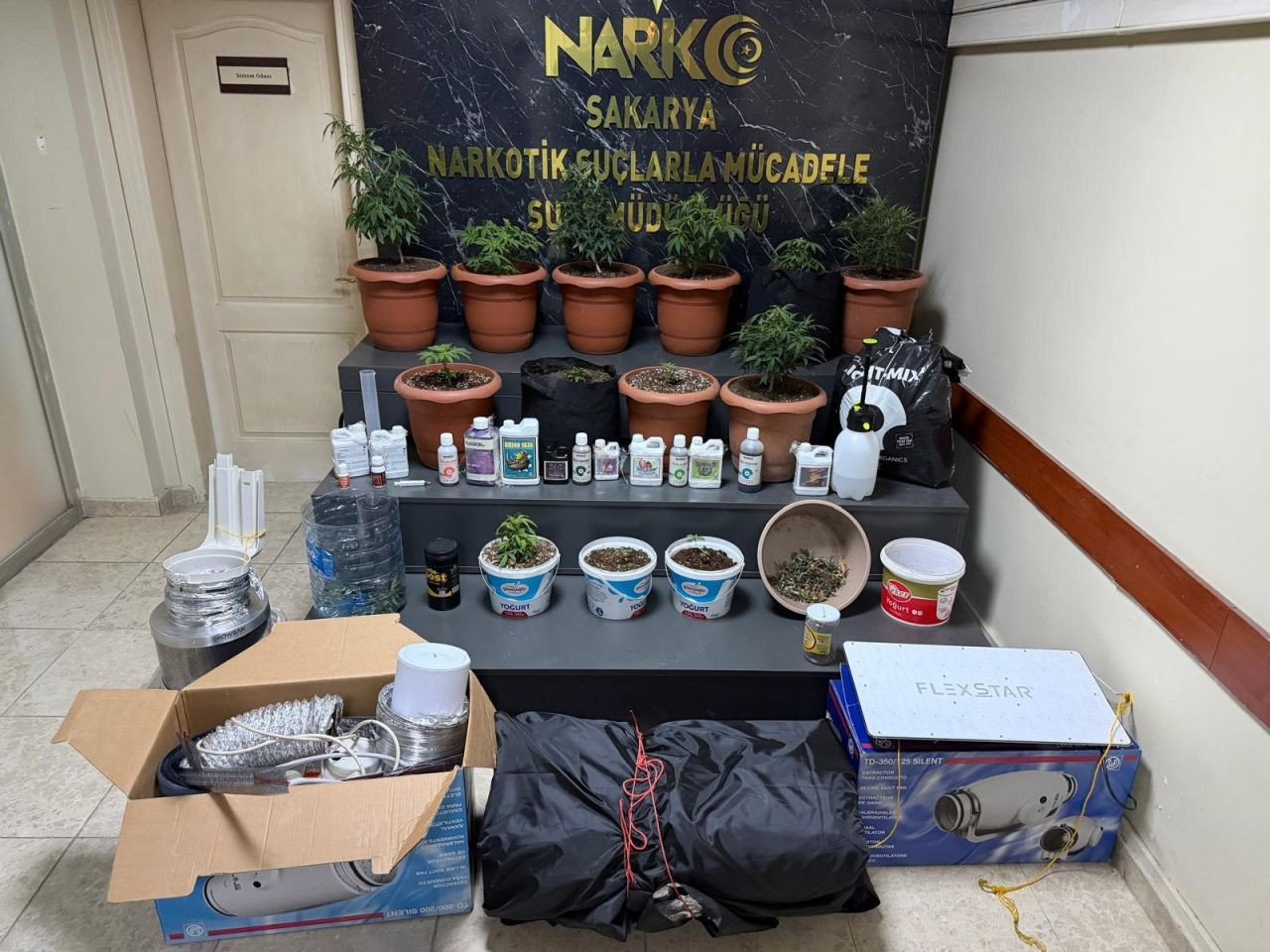 Geyve’de Evin Bir Odasını Uyuşturucu Serasına Çevirmişler - Sayfa 1