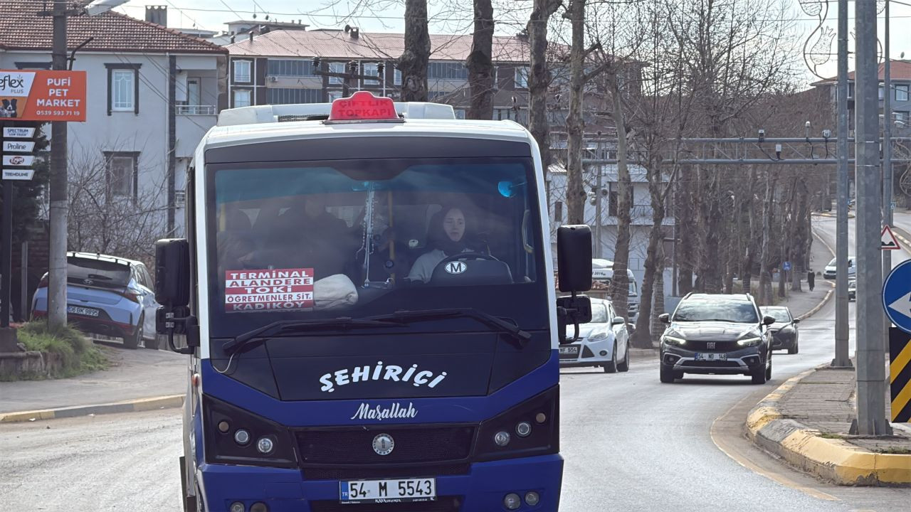 Muavinlikle Başladı, Minibüs Direksiyonunda Kadınlara İlham Oluyor - Sayfa 1