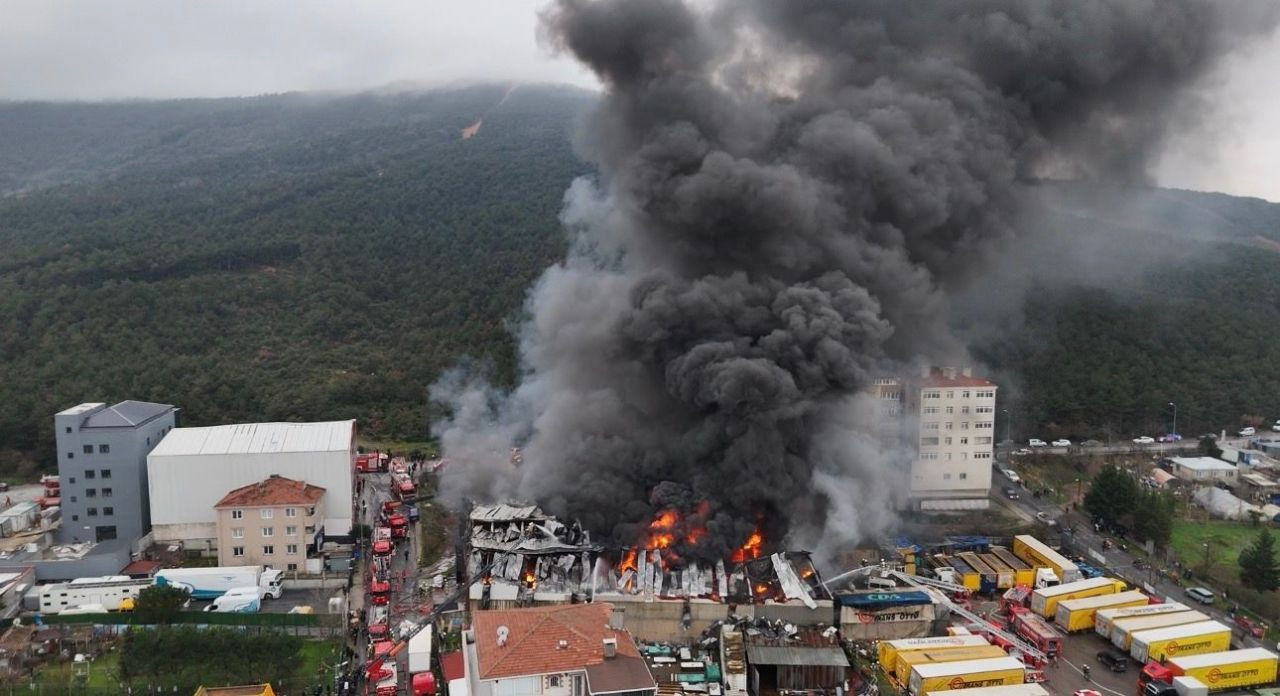 Fabrika'da Korkutan Yangını - Sayfa 4