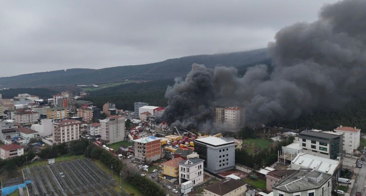 Fabrika'da Korkutan Yangını - Sayfa 1