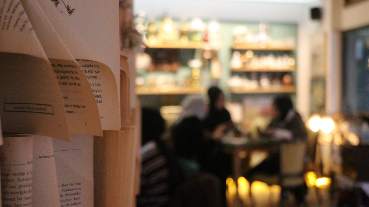 Antika Kafede Zamanda Yolculuk - Sayfa 1