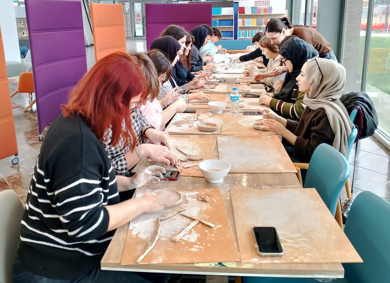 Anne-Çocuk ve Lise Öğrencileri SAMEK’te Sanatla Buluştu - Sayfa 1