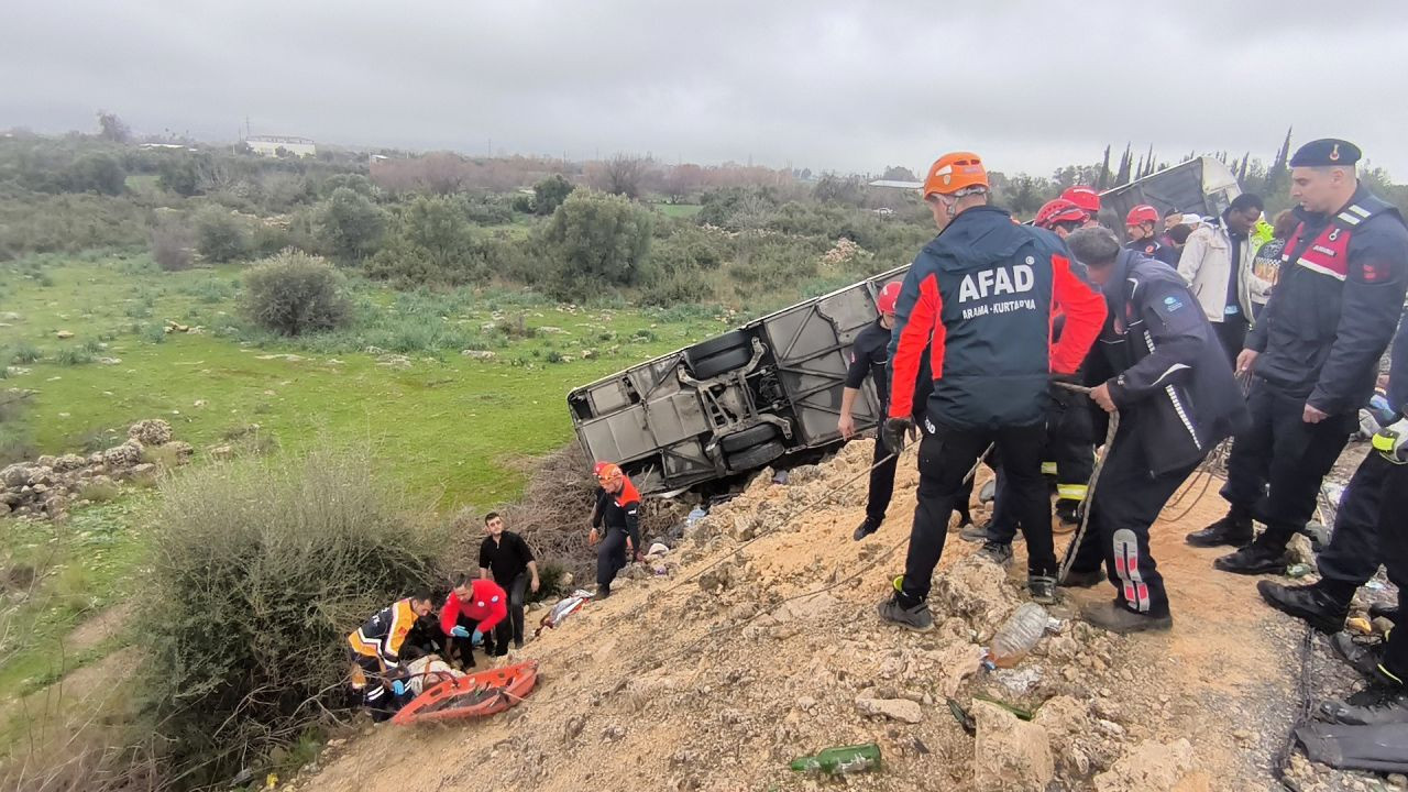 Yolcu Otobüsü Şarampole Yuvarlandı: Ölü ve Yaralılar Var - Sayfa 2