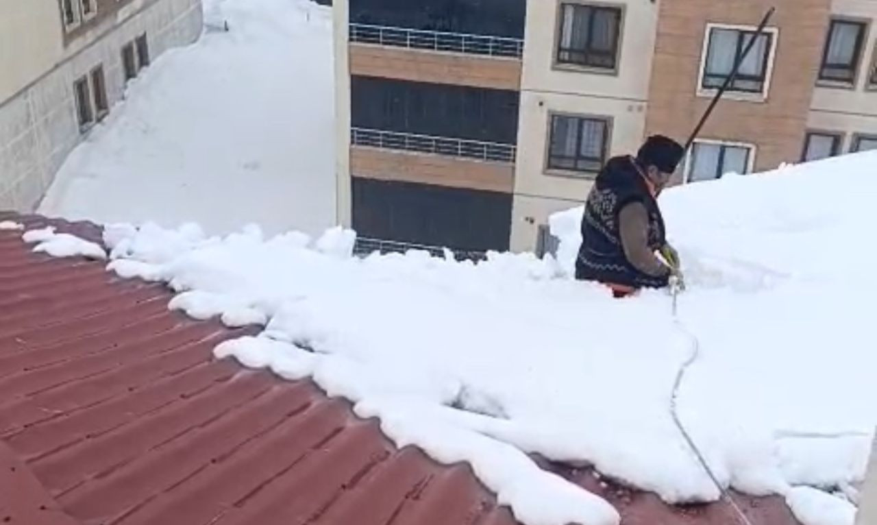 Dondurucu Soğukta Çatıda Namaz Kıldı - Sayfa 3