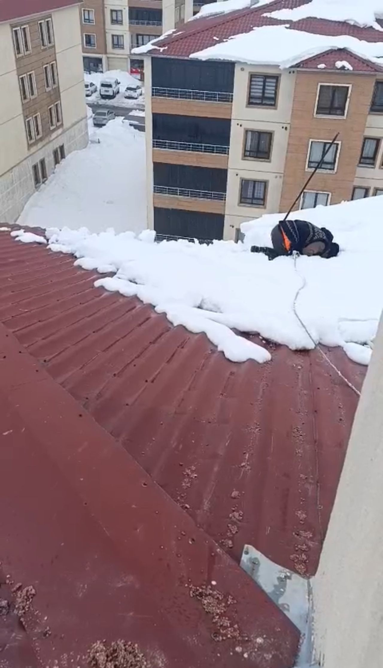 Dondurucu Soğukta Çatıda Namaz Kıldı - Sayfa 4