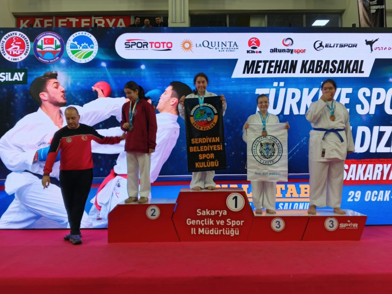 Serdivan Belediyesi Karate Takımı'ndan Tarihi Başarı - Sayfa 1