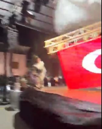 Fırtına Sahneyi Devirdi, Belediye Başkanı Ölümden Döndü - Sayfa 1