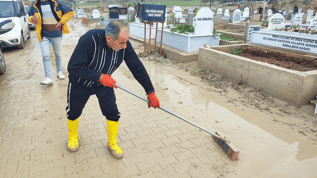 Mezarlar Selde Çöktü Aileler İsyan Etti - Sayfa 3